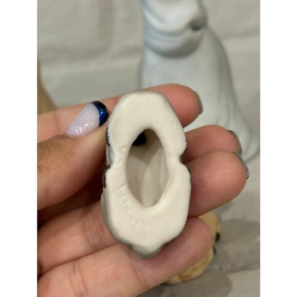 Vintage Editions in Porcelain Nativity Set - Picture 10 of 14